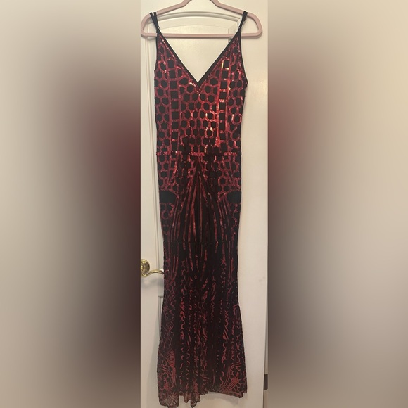 AMAZON Black and Red Spaghetti Strap V Neck Slit Maxi Sequin Gown Size M - Picture 3 of 13